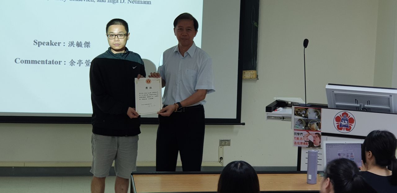 第三名林永舜同學上台領獎